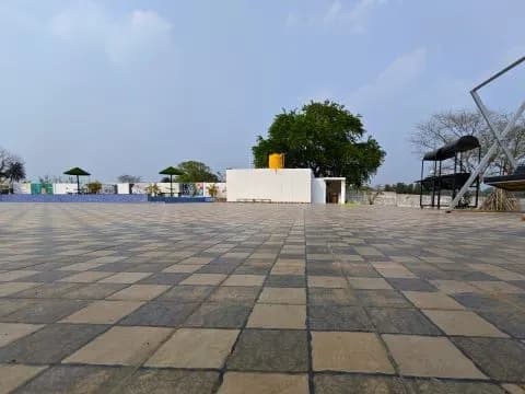 Infinity Pool & Lounge